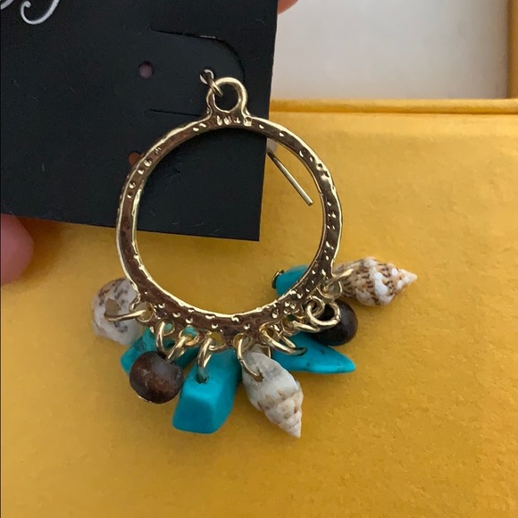 Shell earrings - Picture 2 of 3